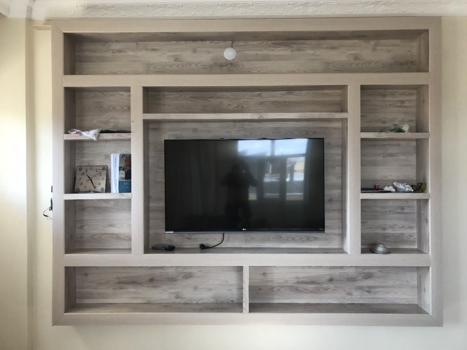 Ниша под телевизор из дерева