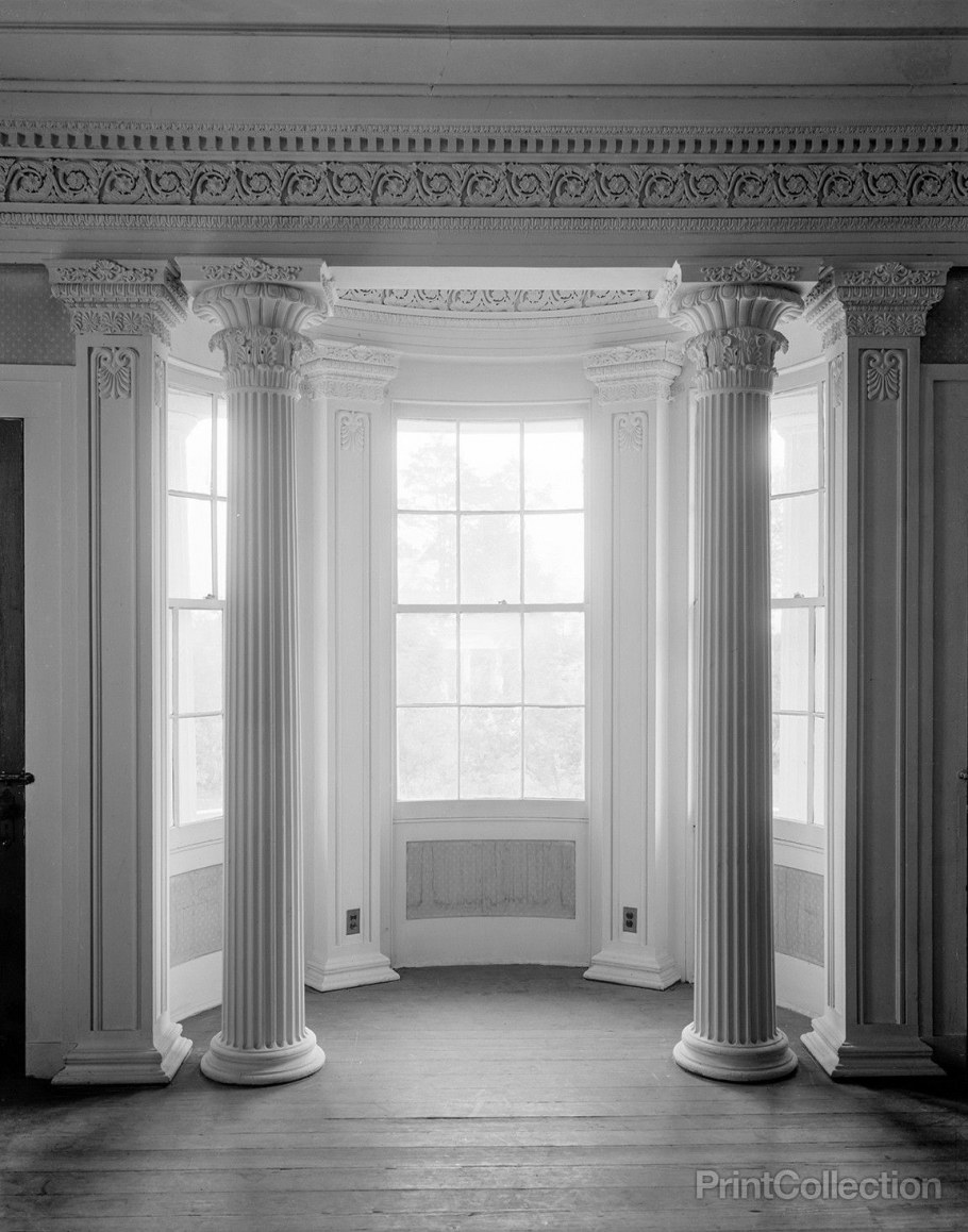 Колонны в эркере