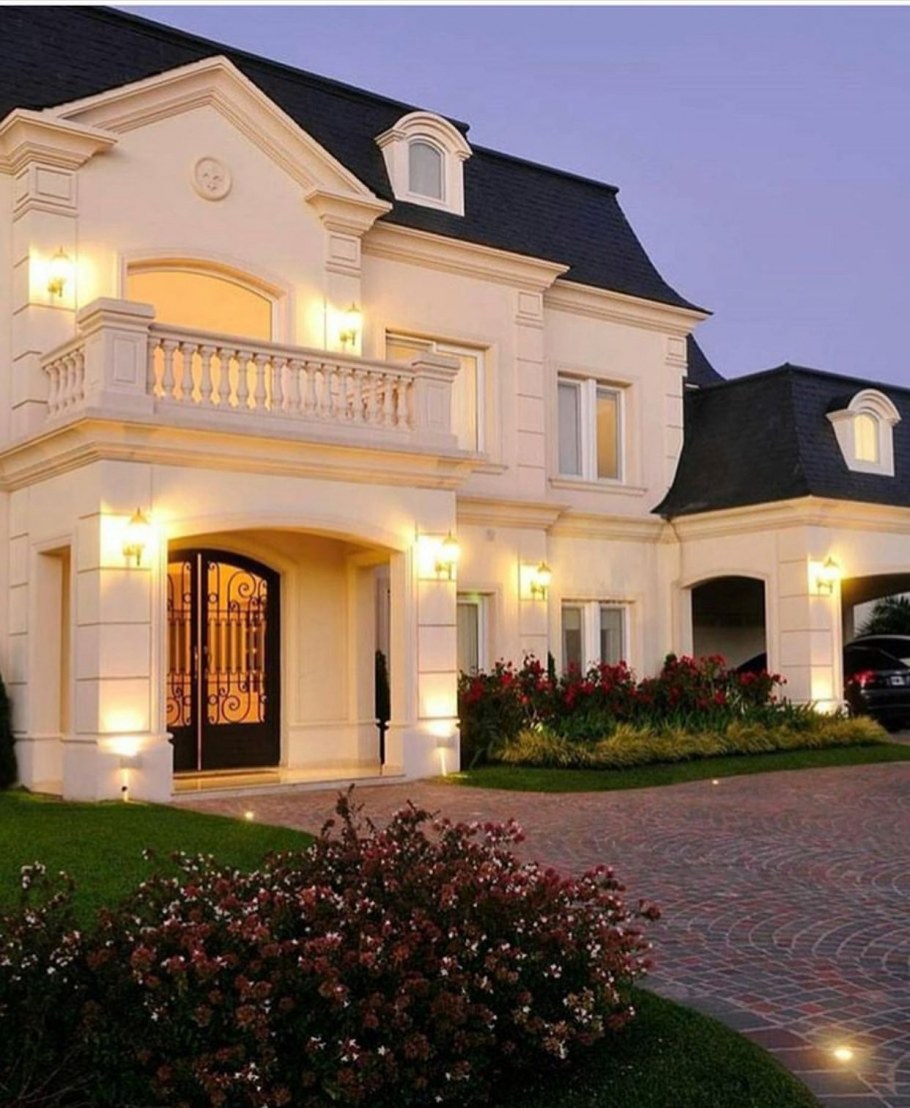 Двухэтажный особняк