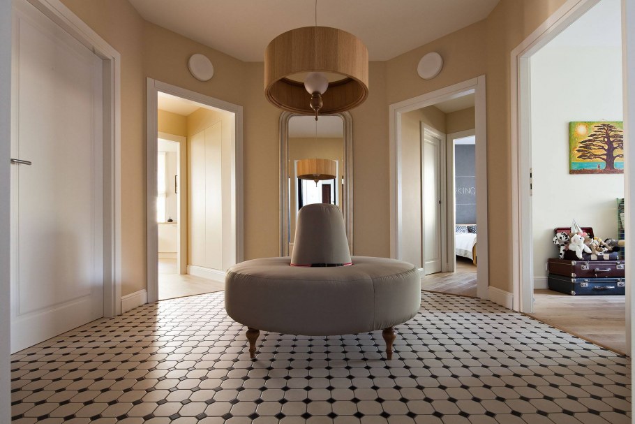 Интерьер узкой прихожей