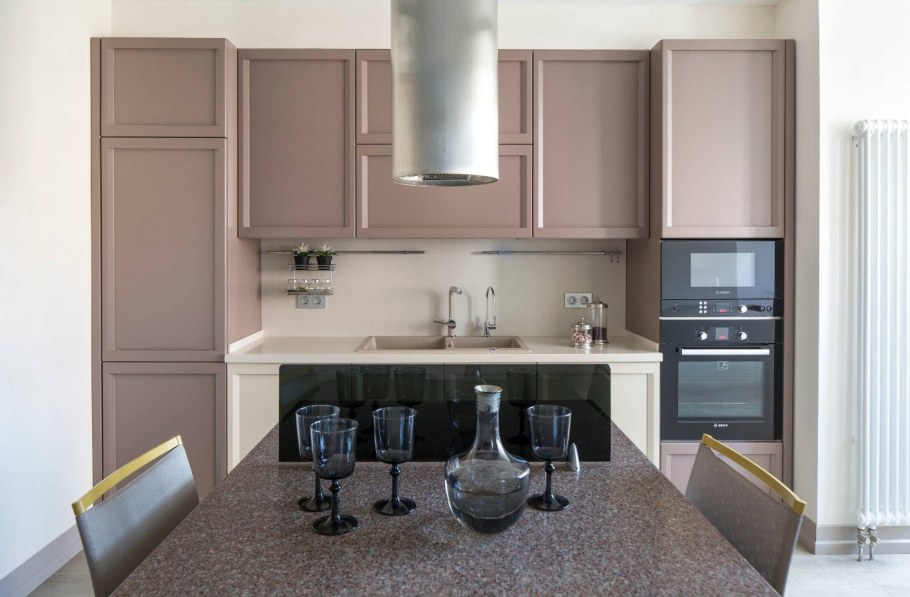 Кухонный гарнитур со встроенной техникой