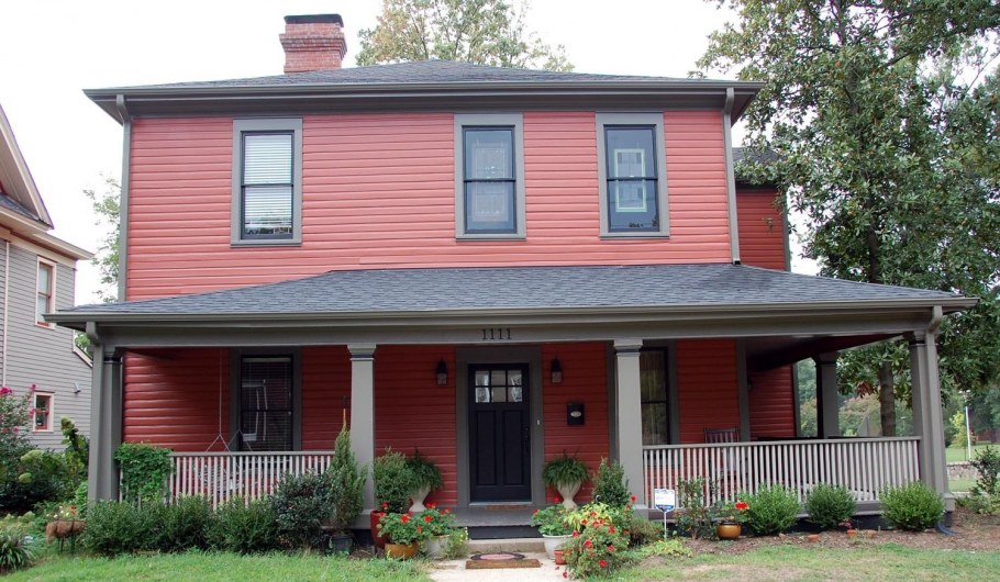 Покрасить дом снаружи в розовый цвет