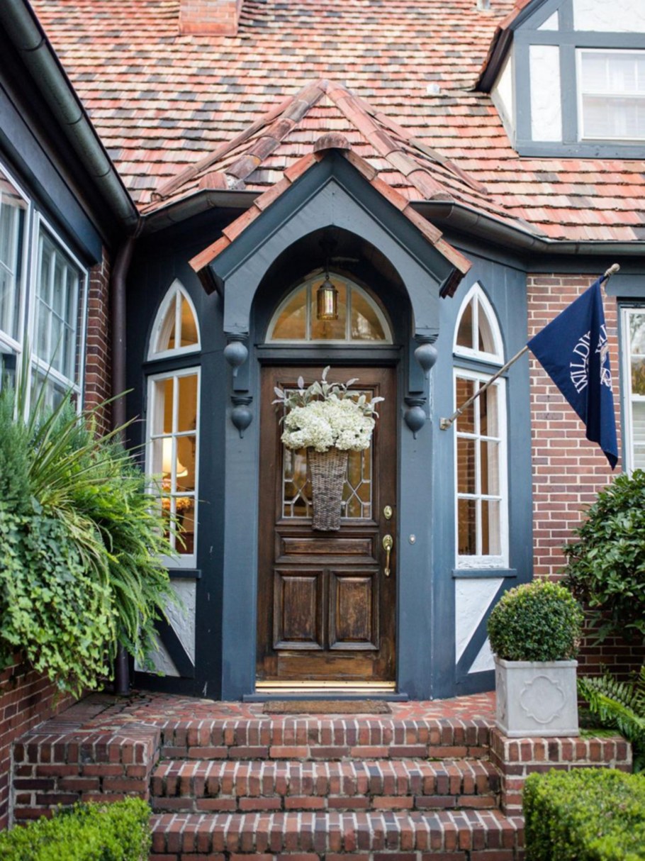 Красивая дверь в дом