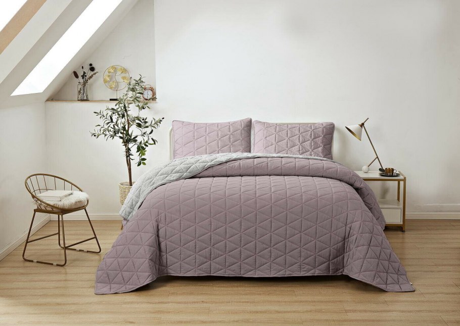 Маленькая спальня в неоклассике