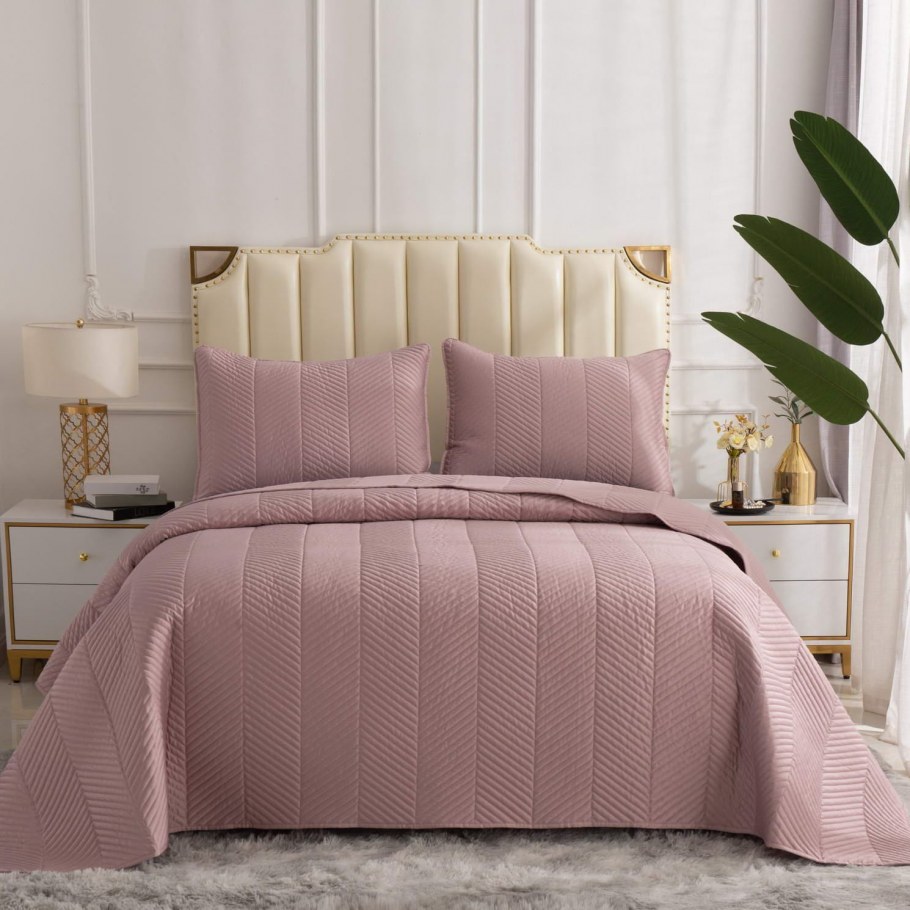 Спальня в пудровом цвете