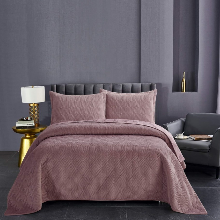 Спальня в серо лиловых тонах