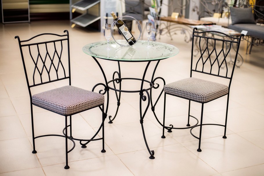 Кованые столы и стулья