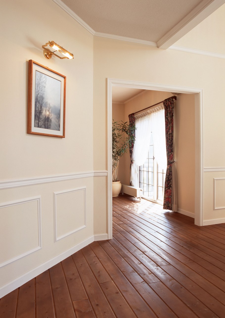 Светло коричневые стены