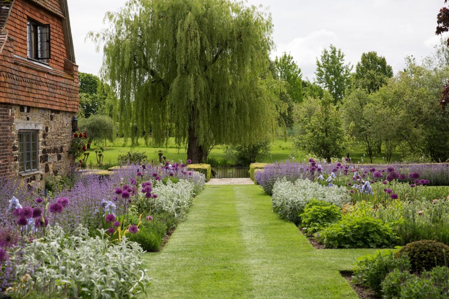 Озеленение сада в смешанном стиле