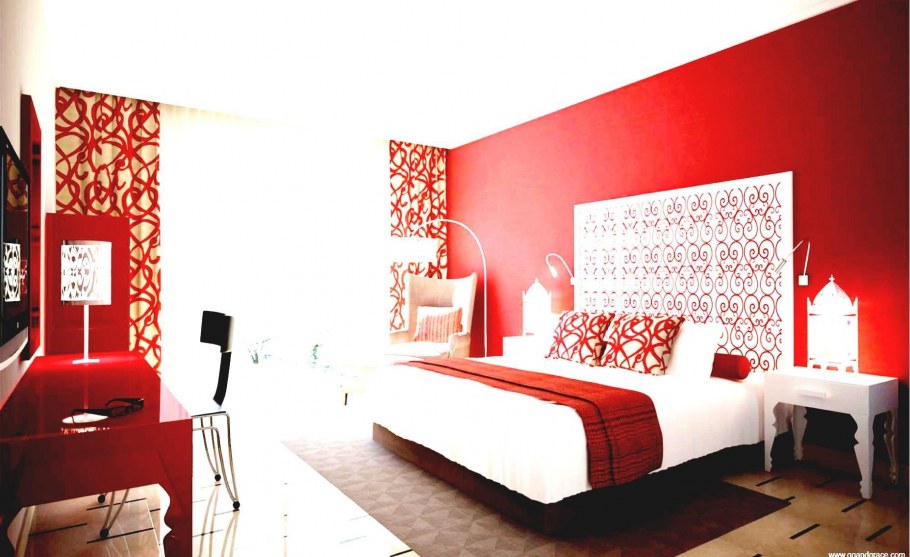 Спальня с красными акцентами