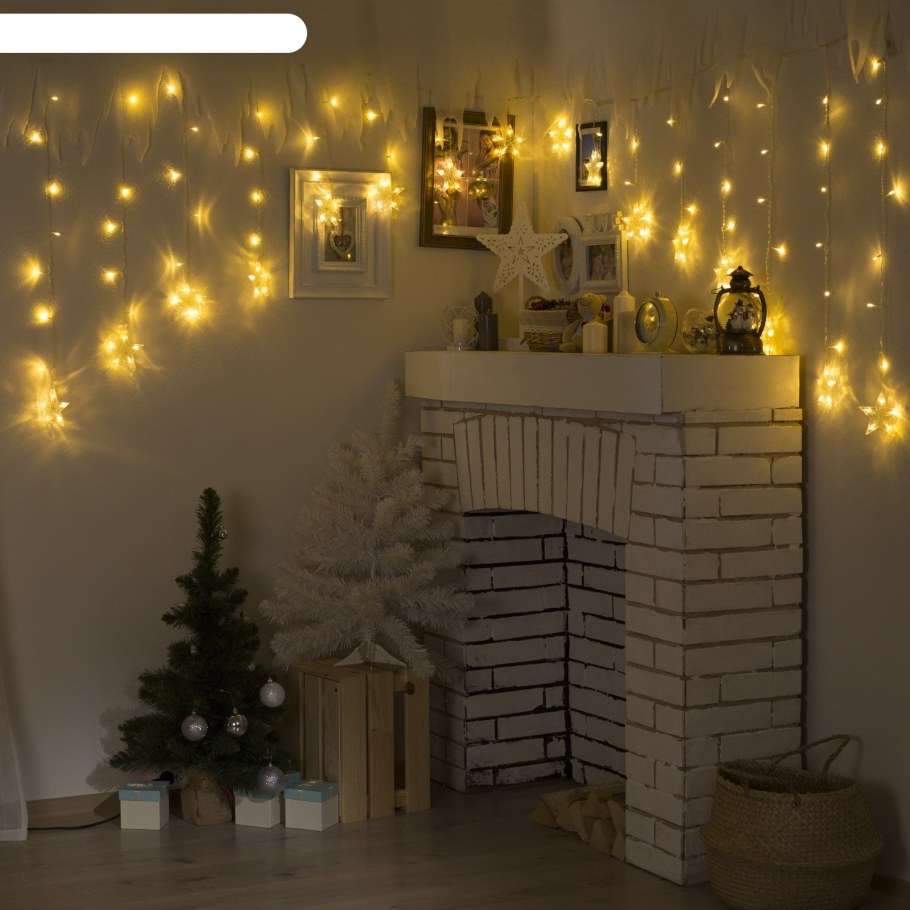 Гирлянда на стене