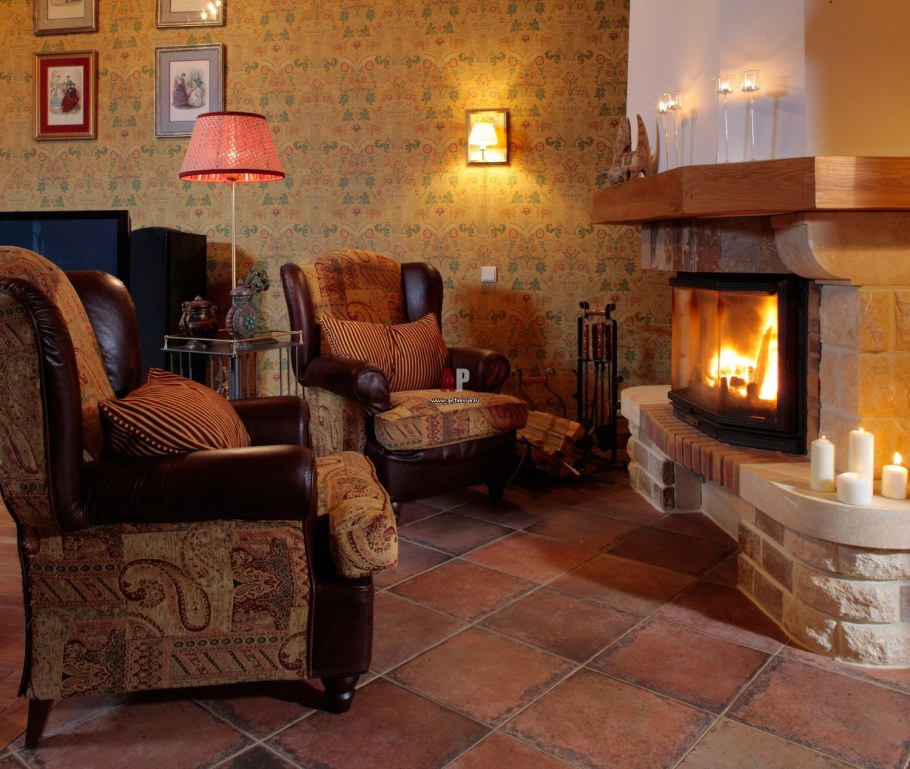 Каминный зал в стиле Кантри