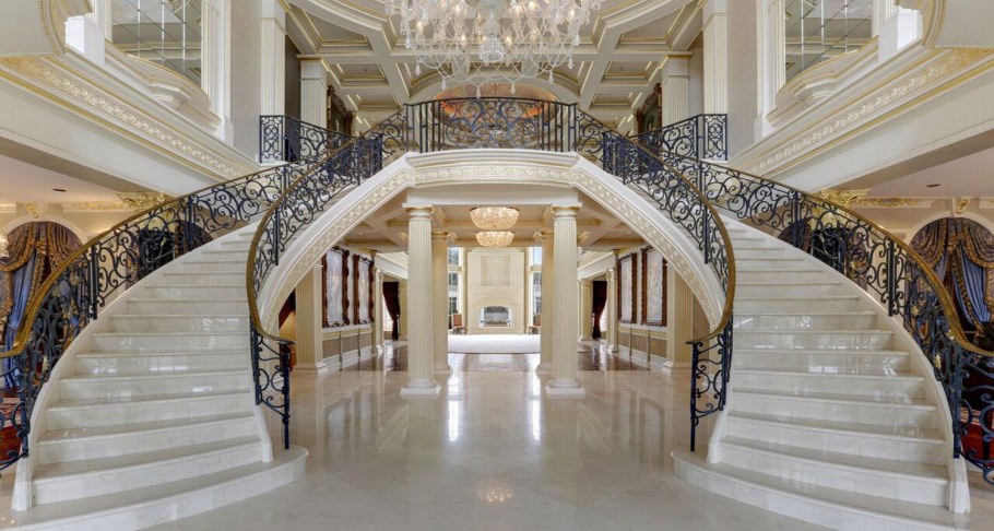 Мраморная лестница
