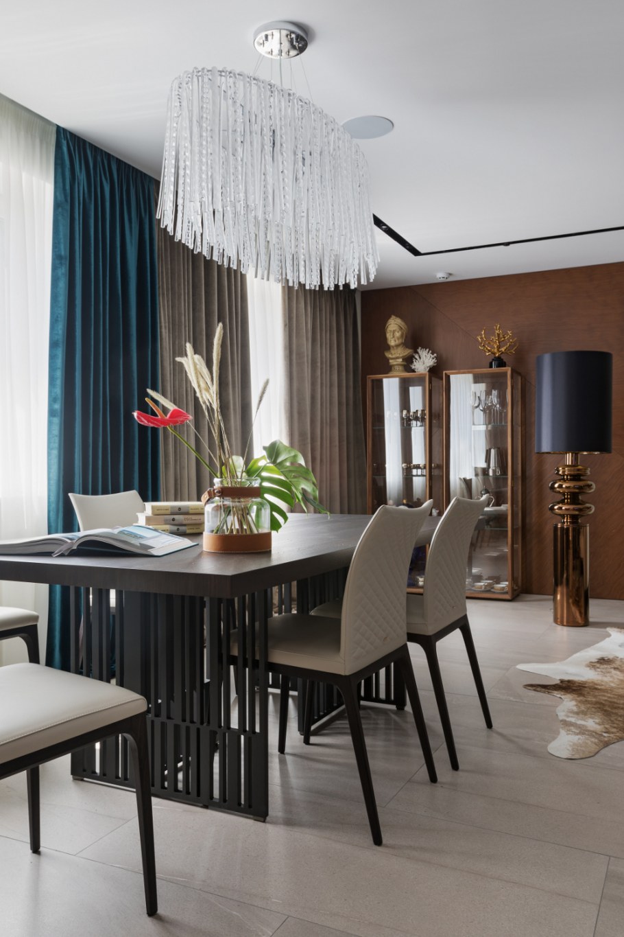 Люстра над столом