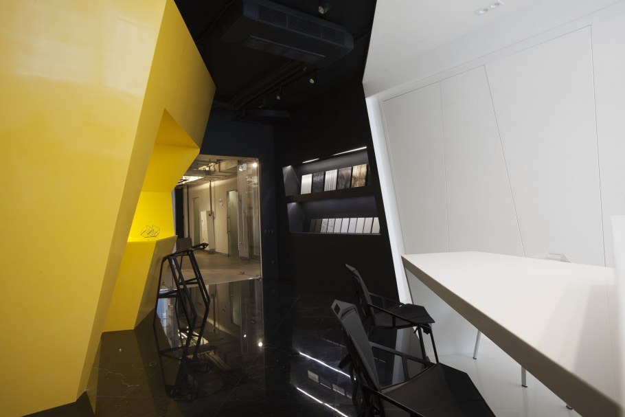 Стиль Деконструктивизм в интерьере двери