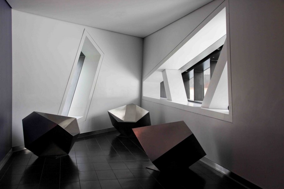 Либескинд музей в Онтарио интерьер