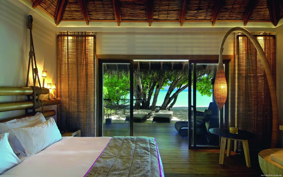 Constance Moofushi 5*