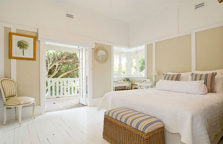 Просторная светлая спальня