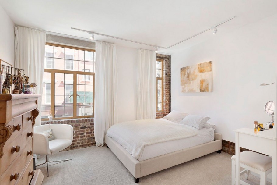 Спальня лофт светлая