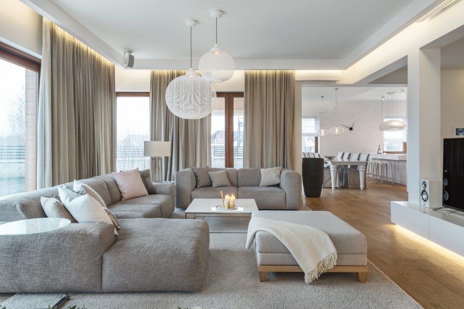 Интерьер большой гостиной