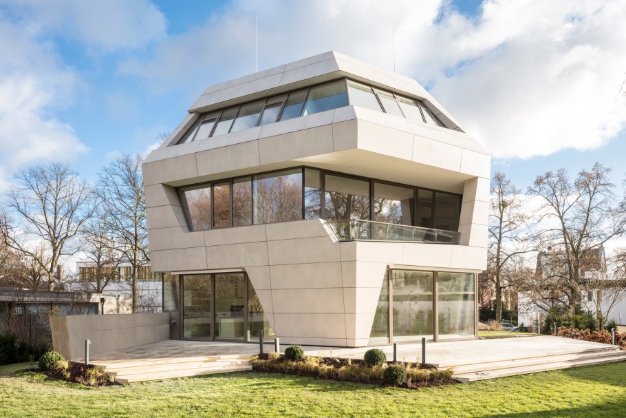 Новый дом футуристичный