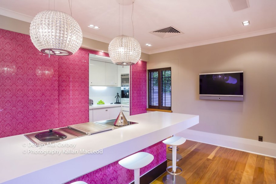 Кухни в розовом цвете,цвет фуксия