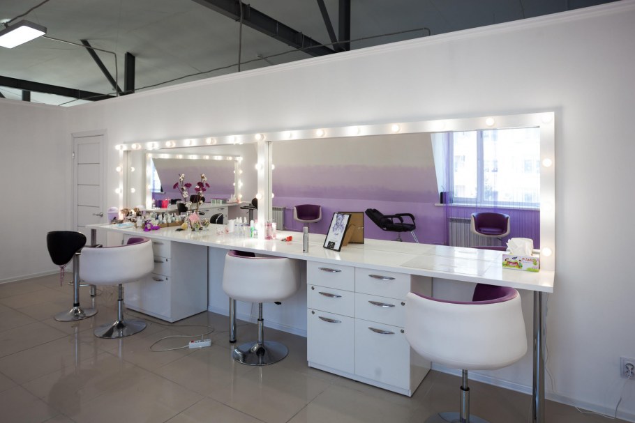 Дизайн студии визажа