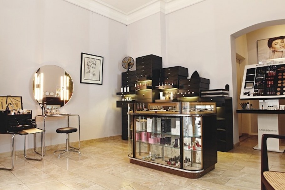 Интерьер студии визажиста