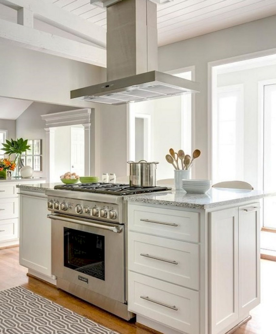 Островок на кухне с плитой