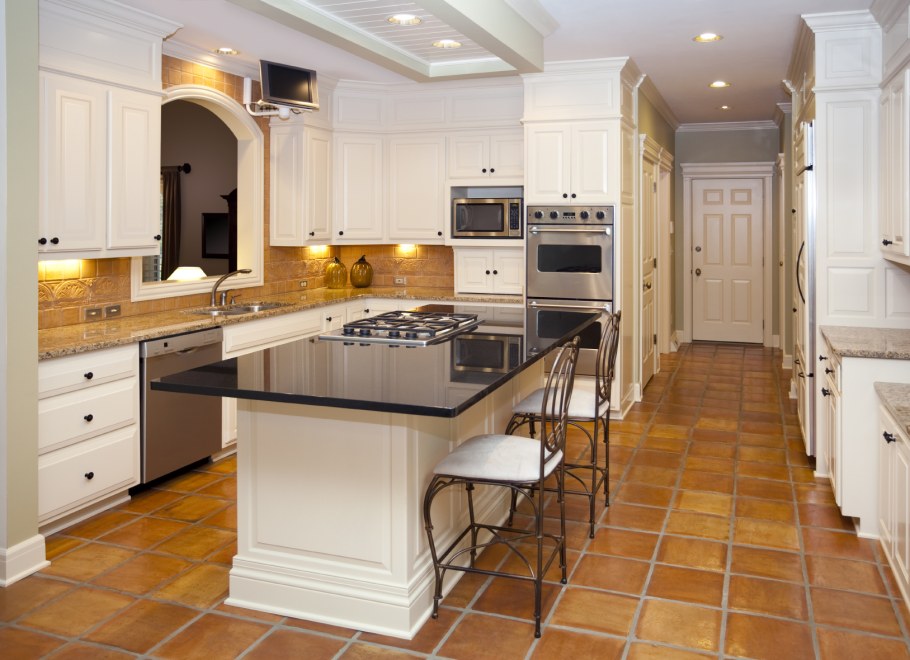 Плитка на дверцах кухни