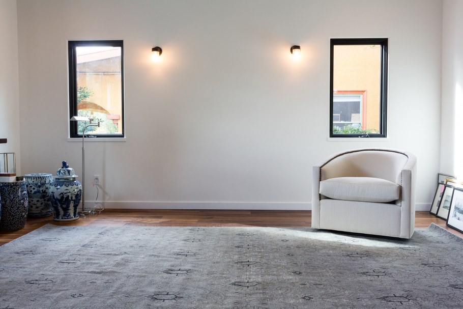 Пустая комната с ковром