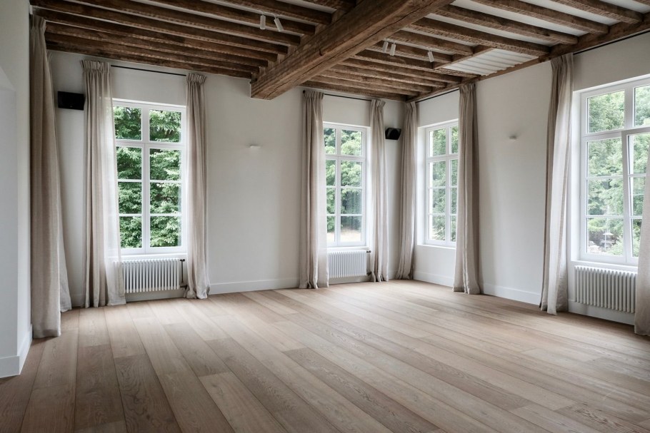 Зимняя пустая комната