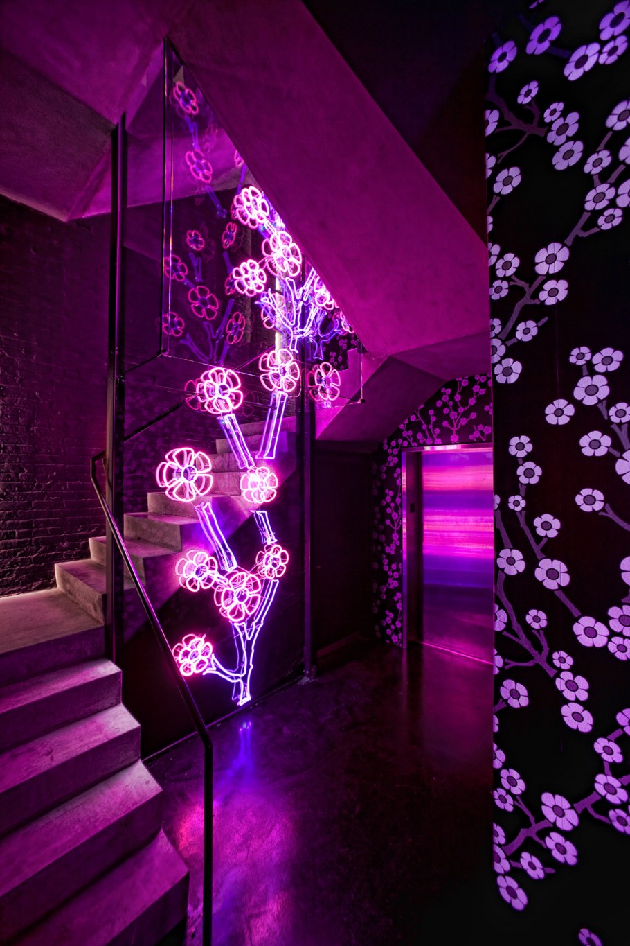 Неоновые декорации