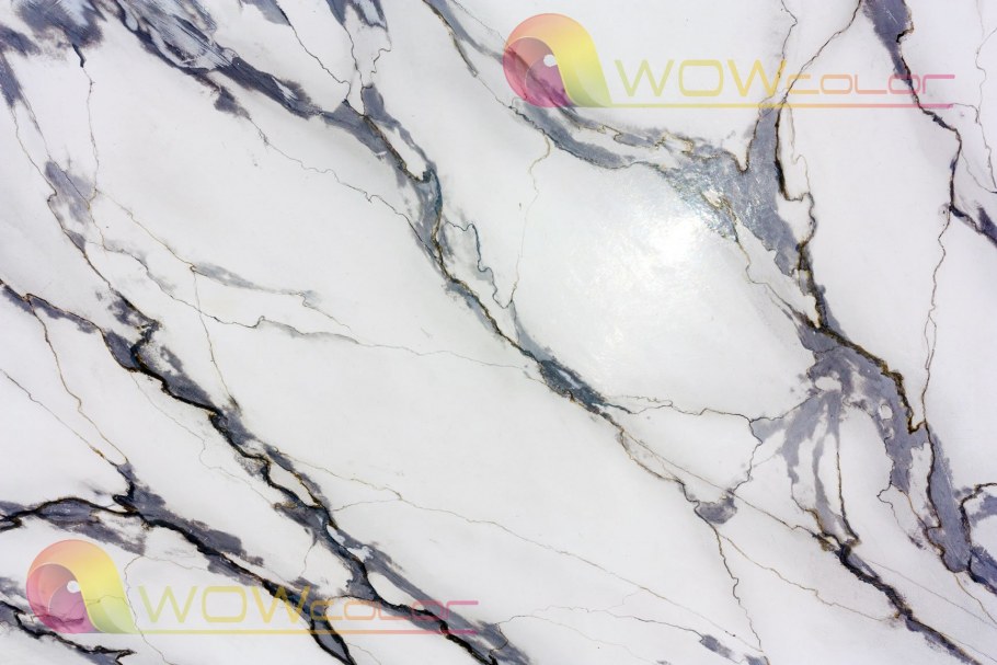 Обои с мраморным рисунком в интерьере