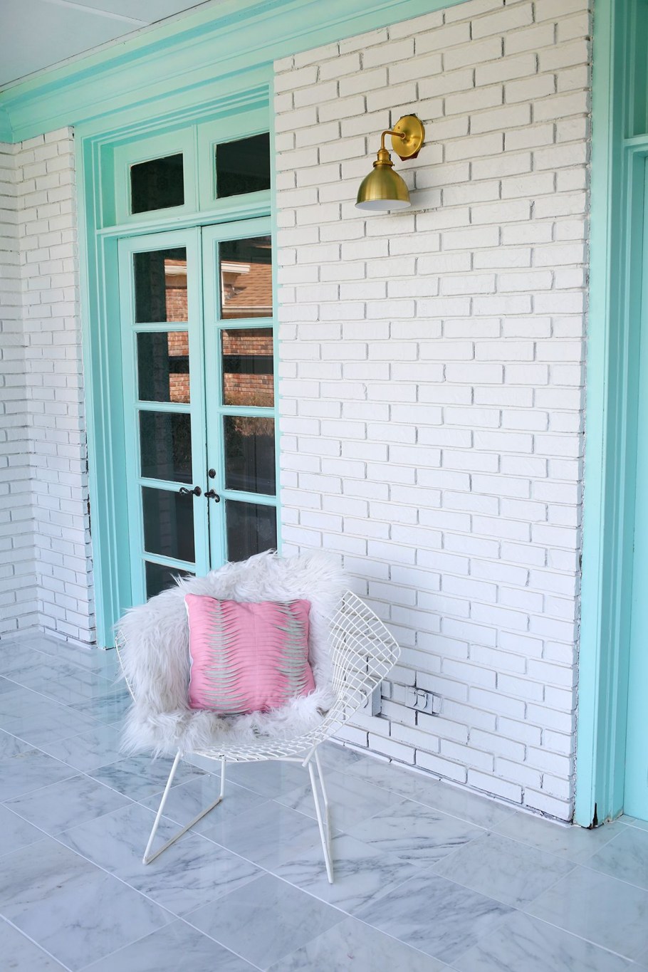 Покраска кирпичной стены