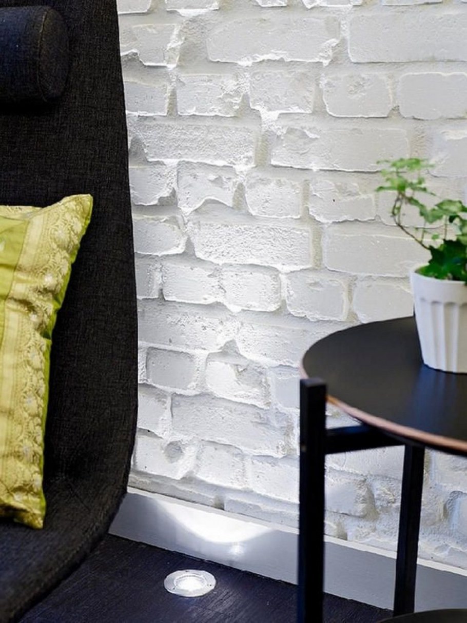 Крашеный кирпич