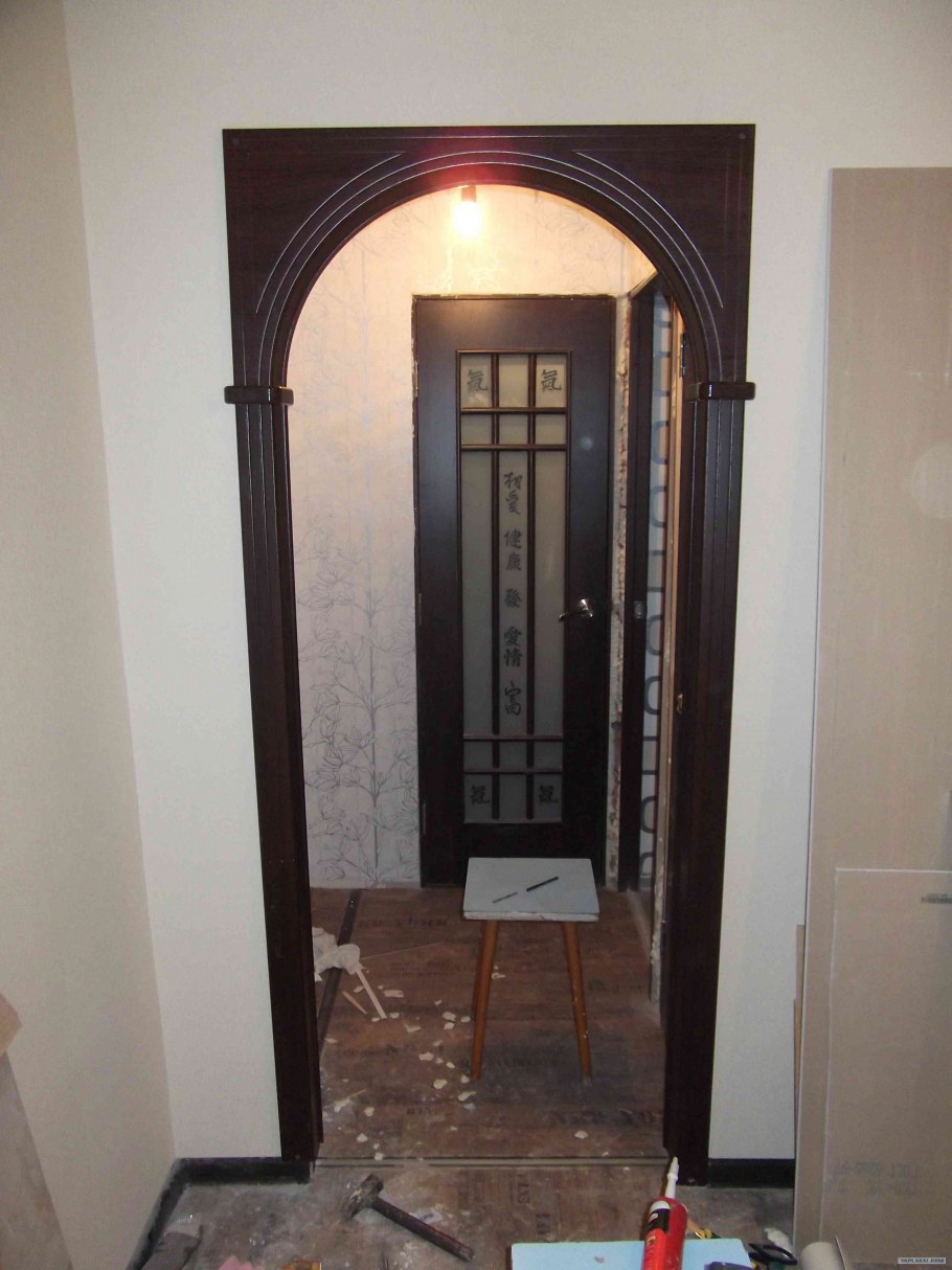 Арка в дверной проем на кухню