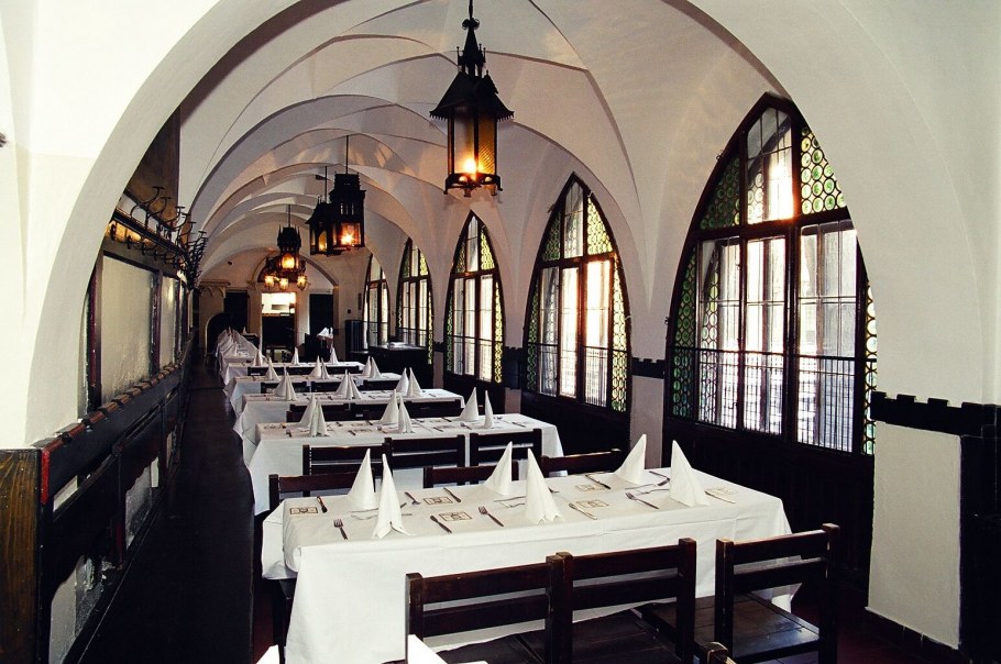 Ресторан в готическом стиле