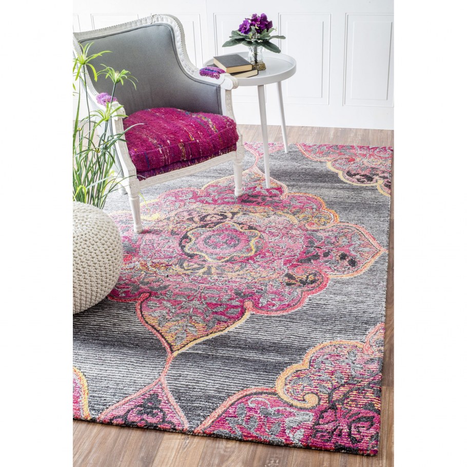 Ковер в розово бежевых тонах