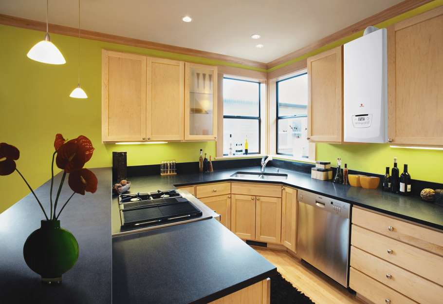 Газовый котел в интерьере кухни в частном доме