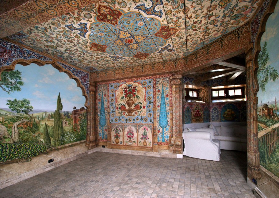 Расписной дом в Румынии