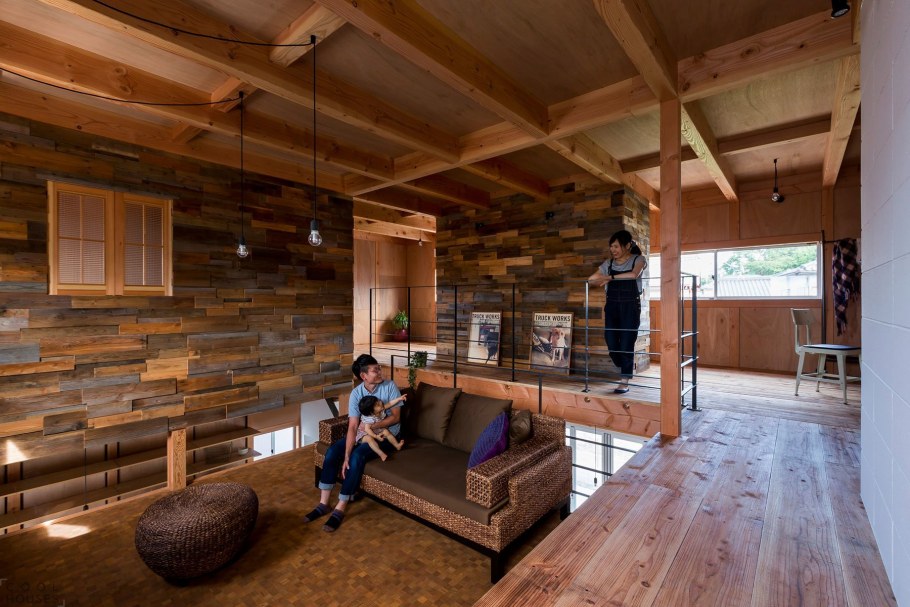 Деревянная лестница в стиле Шале