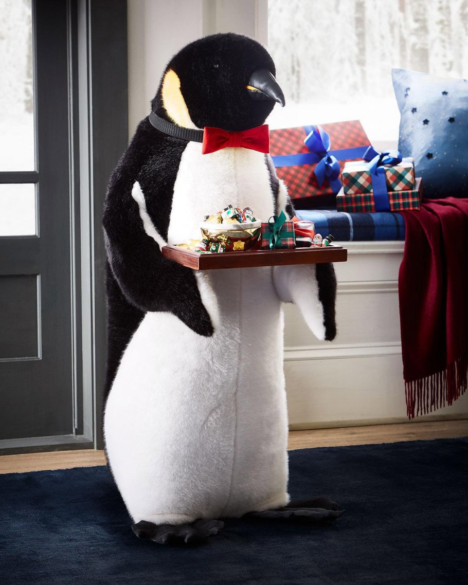 Стилизация животных с насыщением декора Пингвин игольница