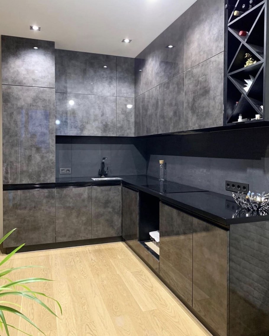 Глянцевая поверхность кухни