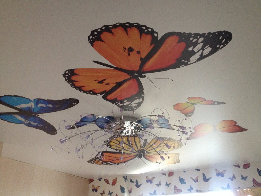 Трафаретная роспись на потолке