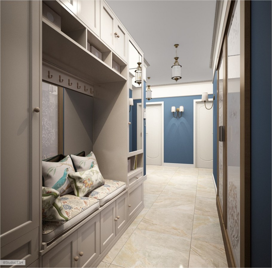 Просторная светлая прихожая