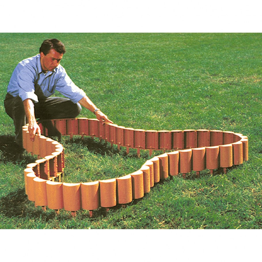 Туи в бордюрной ленте