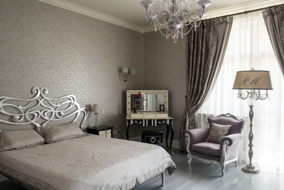Спальня с вензелями