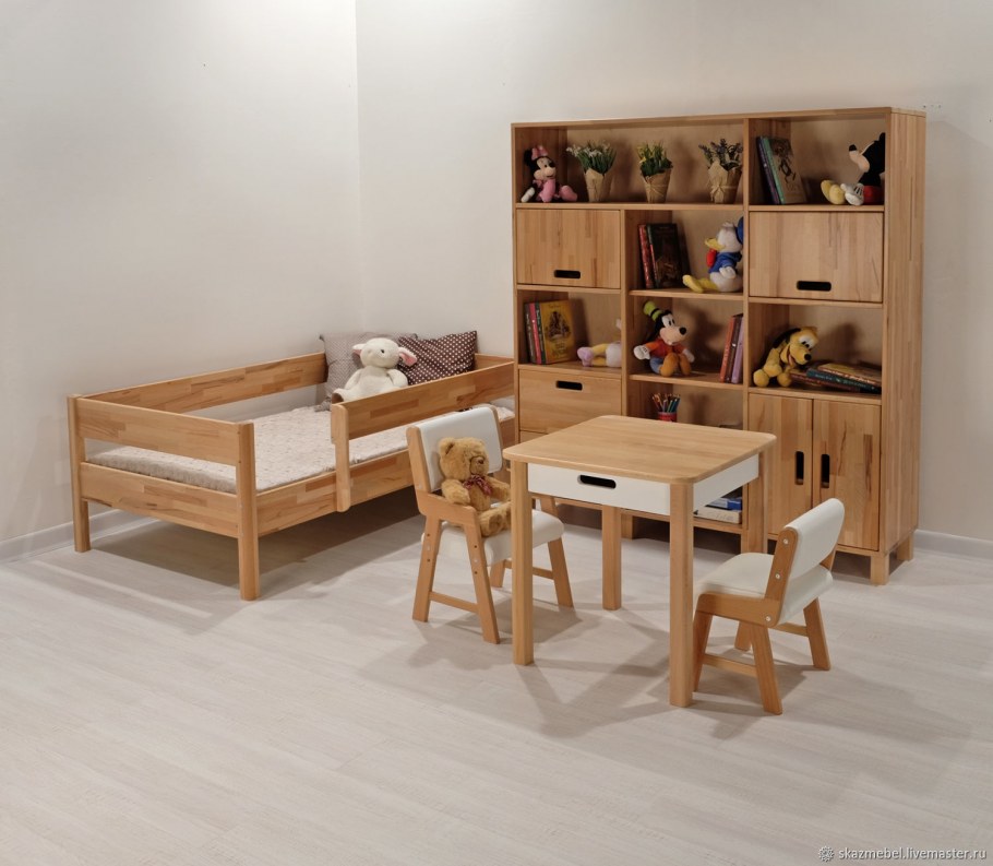 Мебель для детской из дерева