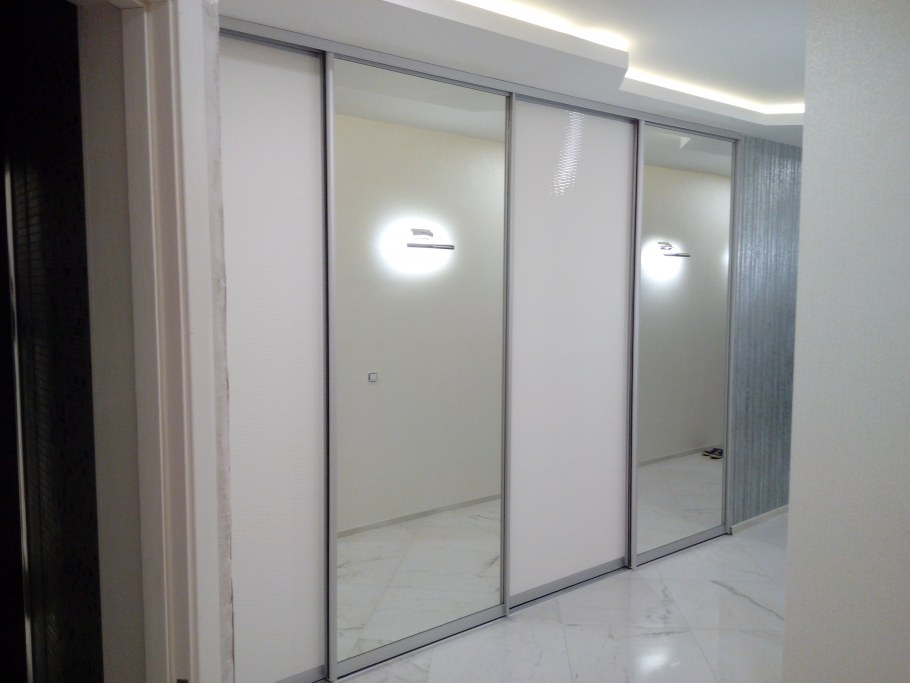 Шкаф купе в нишу